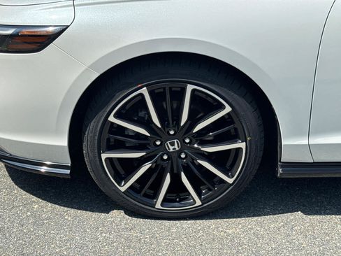 Used 2023 Honda Accord Touring image 11