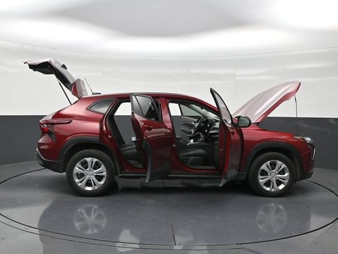 Used 2025 Chevrolet Trax LS FWD image 29