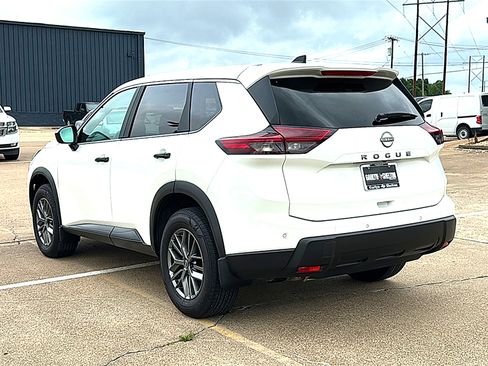 Certified 2025 Nissan Rogue S FWD image 6
