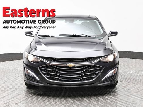 Used 2023 Chevrolet Malibu LT image 2