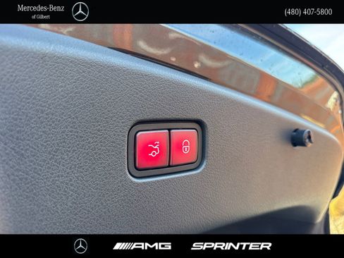 New 2026 Mercedes-Benz CLE 300 4MATIC Coupe image 9