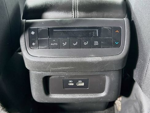 Used 2022 Nissan Pathfinder S FWD image 23