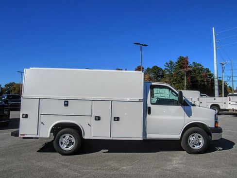 New 2025 Chevrolet Express 3500 w/ Power Convenience Package image 3
