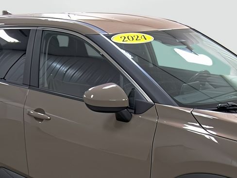 Used 2024 Nissan Rogue SV AWD/4WD image 15