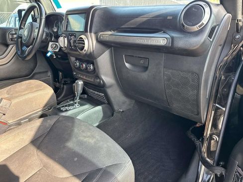 Used 2017 Jeep Wrangler Unlimited Sport w/ Quick Order Package 24S AWD/4WD image 12