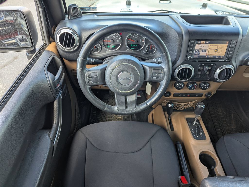 Used 2013 Jeep Wrangler Unlimited Sahara w/ Max Tow Pkg AWD/4WD image 25