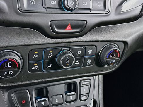 Used 2020 GMC Terrain SLE w/ Driver Convenience Package FWD image 24