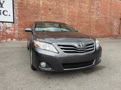 Used 2011 Toyota Camry XLE w/ XLE Extra-Value Pkg #2 image 2