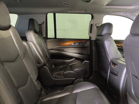 Used 2019 Cadillac Escalade ESV Premium Luxury w/ Escalade Sport Edition AWD/4WD image 19