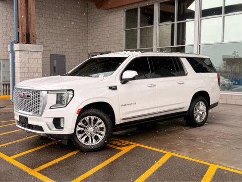 Used 2022 GMC Yukon XL Denali image 1