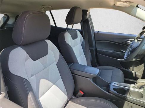 Used 2025 Chevrolet Trax LS w/ LS Convenience Package FWD image 15