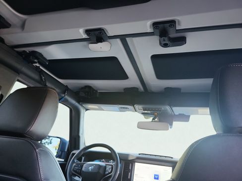 Used 2025 Ford Bronco Badlands AWD/4WD image 15