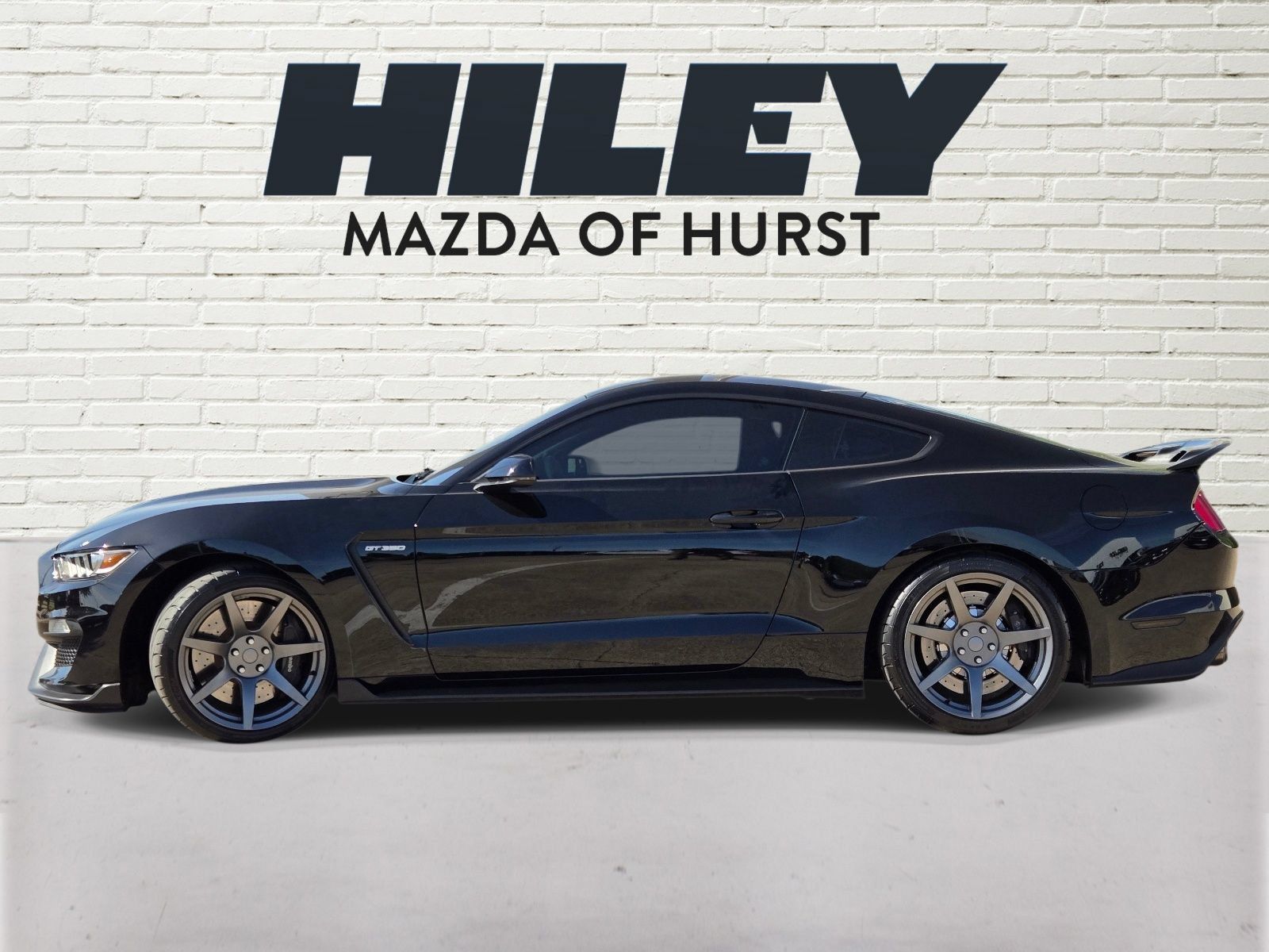 Used 2017 Ford Mustang Shelby GT350 w/ Electronics Package RWD image 4