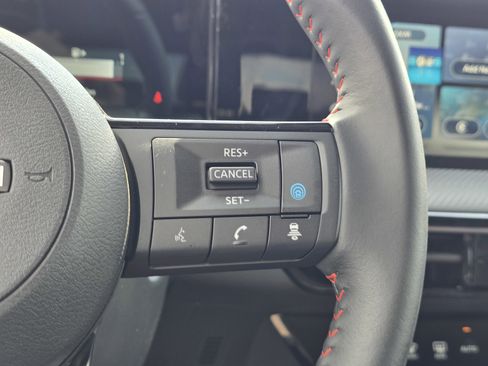 Used 2025 Nissan Kicks SR AWD/4WD image 47