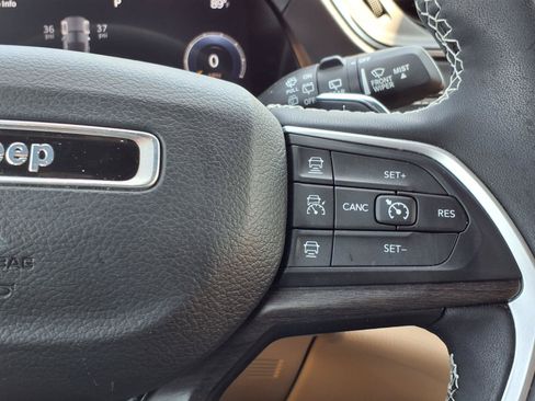 Used 2024 Jeep Grand Cherokee Limited AWD/4WD image 19