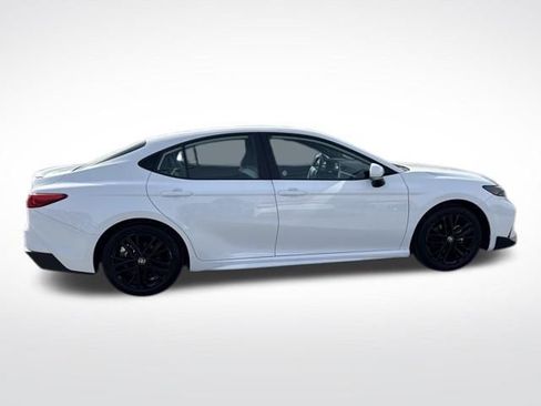 Used 2025 Toyota Camry SE image 7