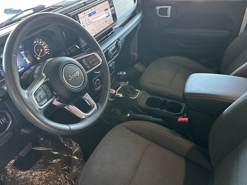 Used 2024 Jeep Wrangler Unlimited Sahara AWD/4WD image 12