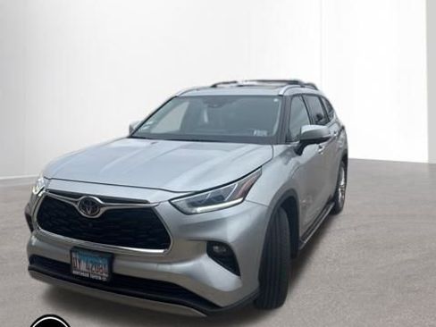 Used 2023 Toyota Highlander Platinum image 1