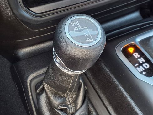 Used 2019 Jeep Wrangler Sport AWD/4WD image 10
