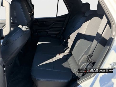 Used 2025 Toyota 4Runner TRD Off-Road Premium image 15