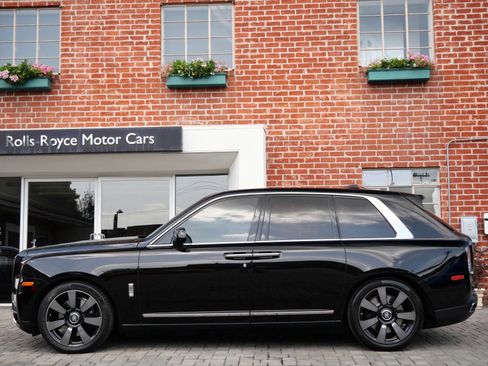 Used 2023 Rolls-Royce Cullinan AWD/4WD image 3