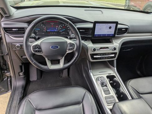 Used 2023 Ford Explorer XLT w/ Equipment Group 202A image 13