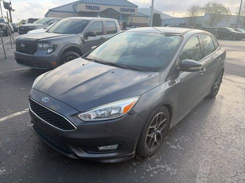 Used 2016 Ford Focus SE w/ SE Sport Package image 1