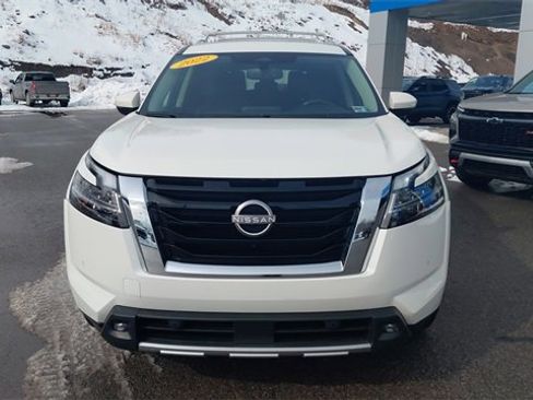 Used 2022 Nissan Pathfinder SL w/ SL Black Package image 9