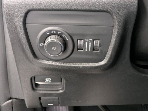 Used 2024 Jeep Grand Cherokee Limited w/ Luxury Tech Group II image 21