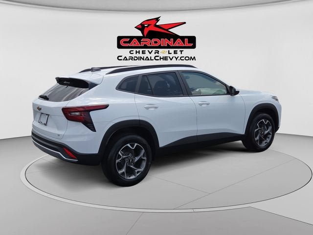 New 2026 Chevrolet Trax LT w/ LT Convenience Package FWD image 3