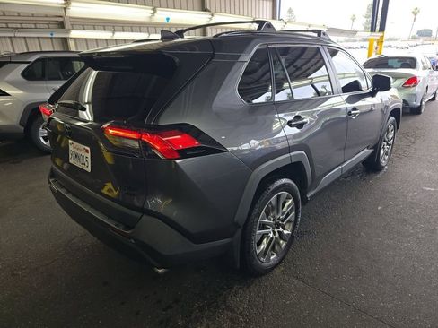 Used 2023 Toyota RAV4 XLE Premium image 7