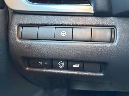 Used 2023 Nissan Rogue SL w/ SL Premium Package image 13