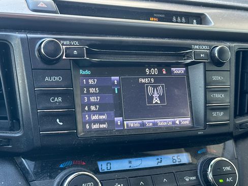 Used 2017 Toyota RAV4 XLE w/ Carpet Mat Package image 17