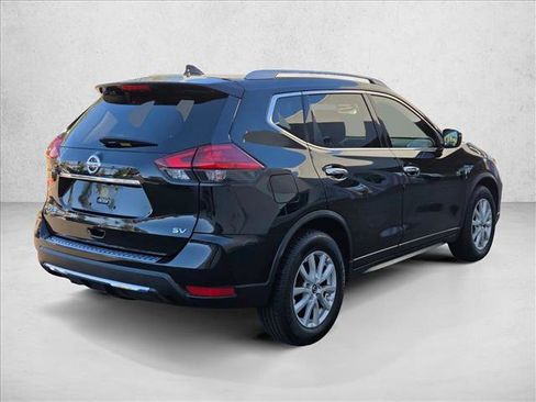 Used 2017 Nissan Rogue SV image 5