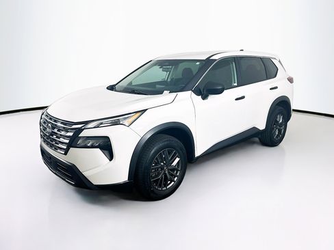 Used 2024 Nissan Rogue S FWD image 3