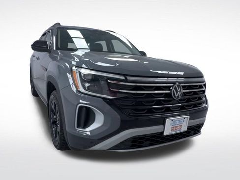 Used 2024 Volkswagen Atlas Peak Edition SE AWD/4WD image 2