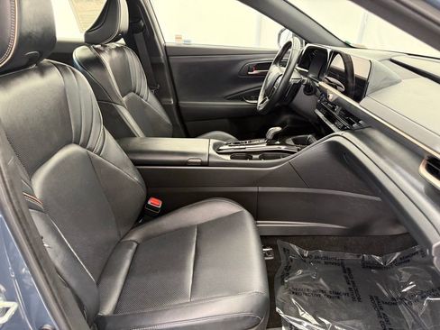 Used 2025 Toyota Crown Signia w/ Tow-Hitch Package (TMS) AWD/4WD image 18