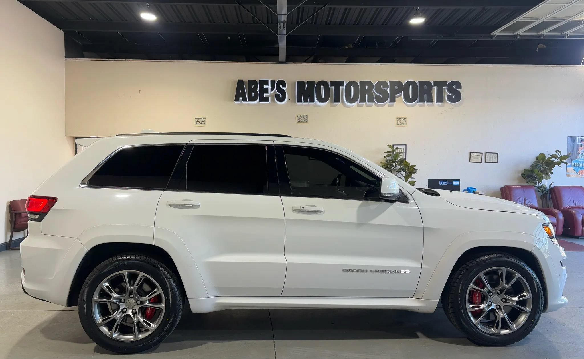 Used 2015 Jeep Grand Cherokee SRT w/ Trailer Tow Group IV AWD/4WD image 8