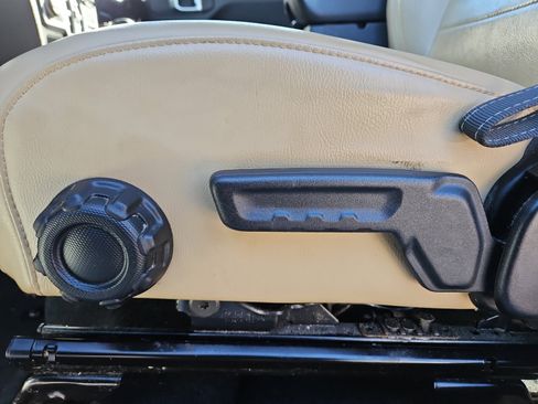 Used 2018 Jeep Wrangler Unlimited Sahara image 20