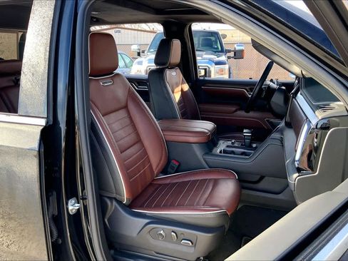Used 2025 GMC Sierra 1500 Denali Ultimate image 9