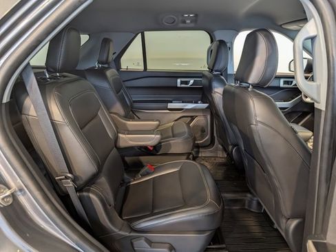 Used 2022 Ford Explorer XLT w/ Equipment Group 202A image 21