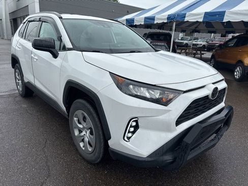 Used 2021 Toyota RAV4 LE AWD/4WD image 4