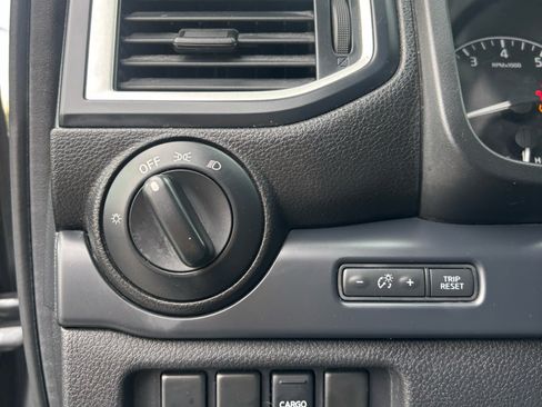 Used 2017 Nissan Titan S image 12