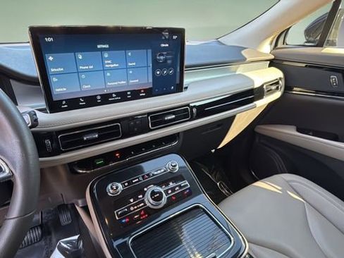 Used 2023 Lincoln Nautilus Standard w/ Premium Package image 24