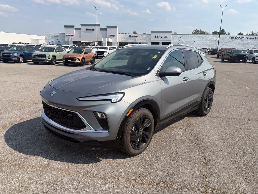 Used 2024 Buick Encore GX Sport Touring FWD image 2