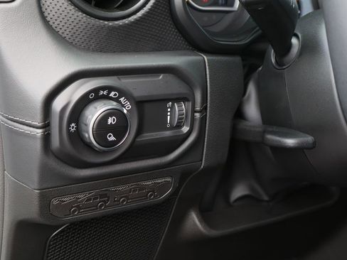 Used 2025 Jeep Gladiator Rubicon AWD/4WD image 13