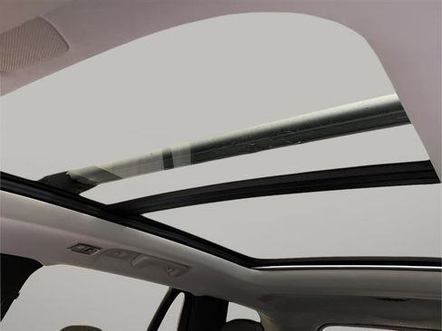 Used 2018 Volvo XC90 T6 Momentum w/ Convenience Package image 24