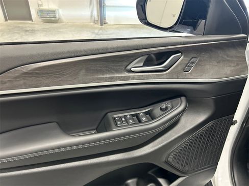 New 2025 Jeep Grand Cherokee Limited w/ Luxury Tech Group II image 14