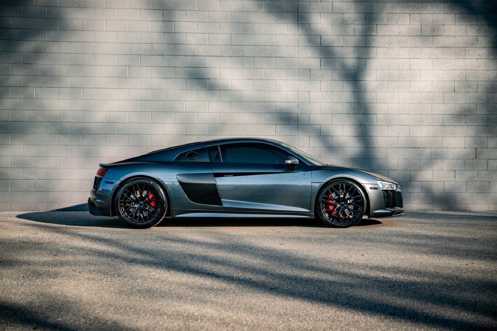Used 2017 Audi R8 V10 w/ Carbon Exterior Package AWD/4WD image 3