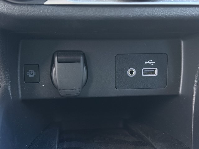 Used 2025 Nissan Versa SV FWD image 21